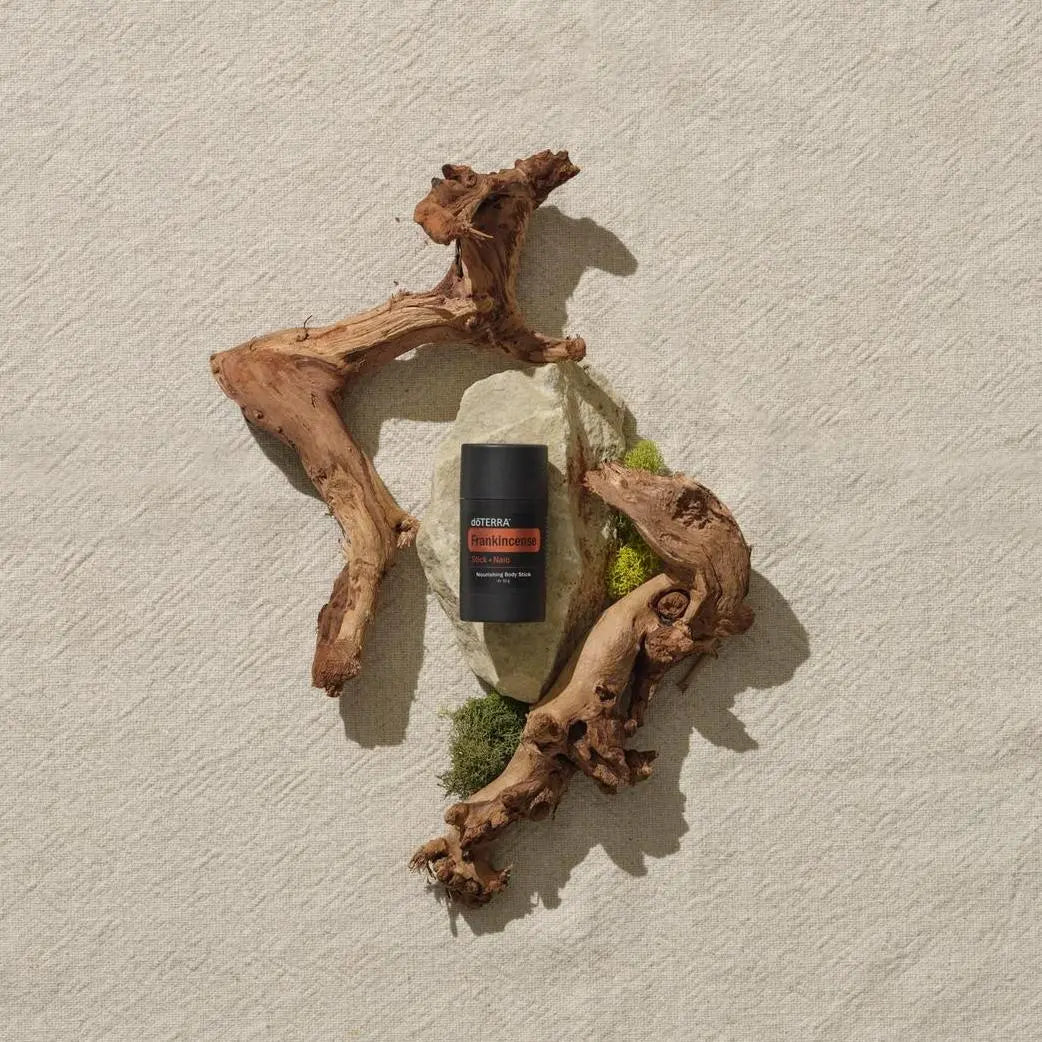 Barra Incenso Frankincense doTERRA Naio 30g — fotografia de estúdio com fundo claro, aromaterapia CPTG
