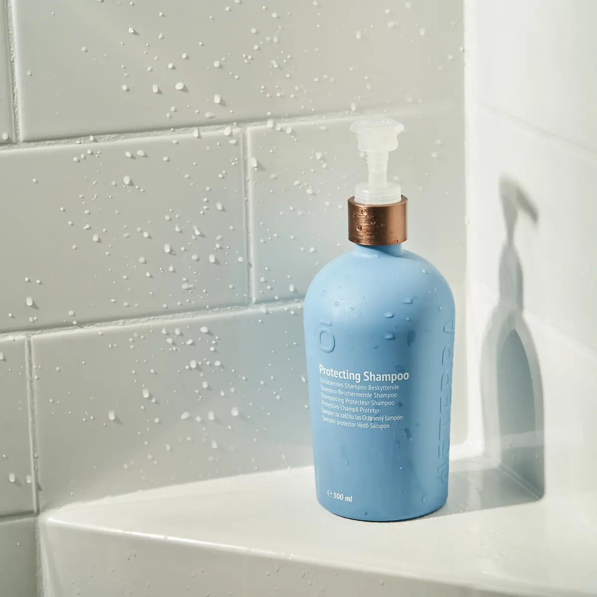 Champô Protetor doTERRA 500 ml — frasco branco em bancada, cuidado capilar natural CPTG
