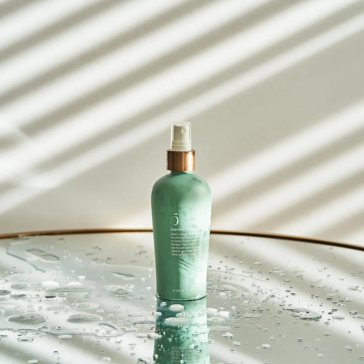 Condicionador Sem Enxaguar doTERRA 237 ml — mulher cabelo encaracolado ao espelho, definição natural