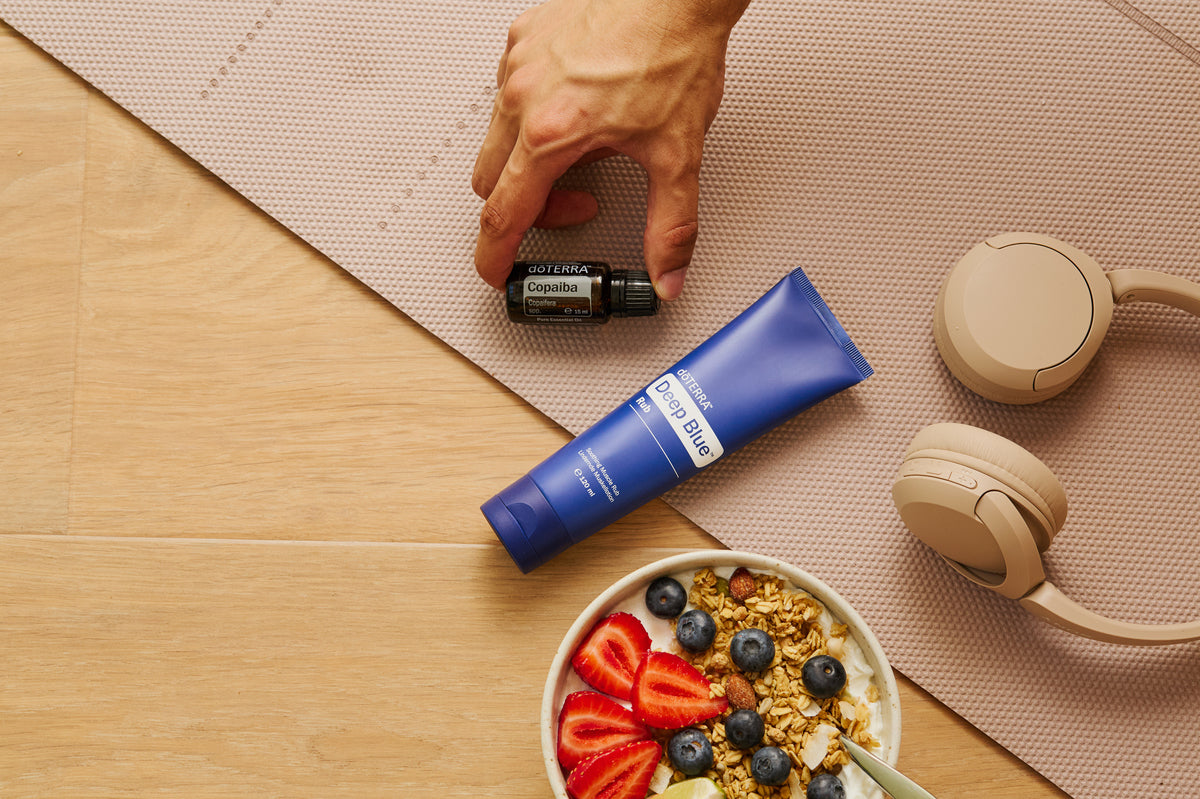 Copaiba doTERRA 15 ml com Deep Blue Rub — lifestyle 03, aromaterapia e bem-estar natural