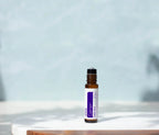 Calmer doTERRA Touch Roll-On 10ml aberto suporte mármore — aromaterapia, óleo essencial puro CPTG
