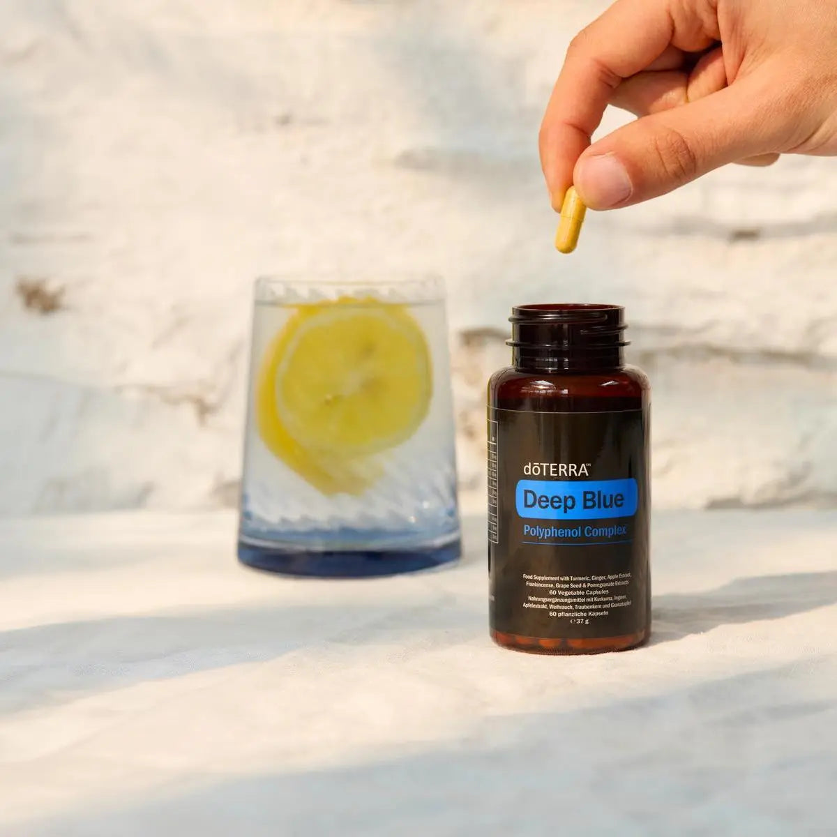 Deep Blue Polyphenol Complex doTERRA lifestyle cápsula vaso de limão — suplemento articular CPTG