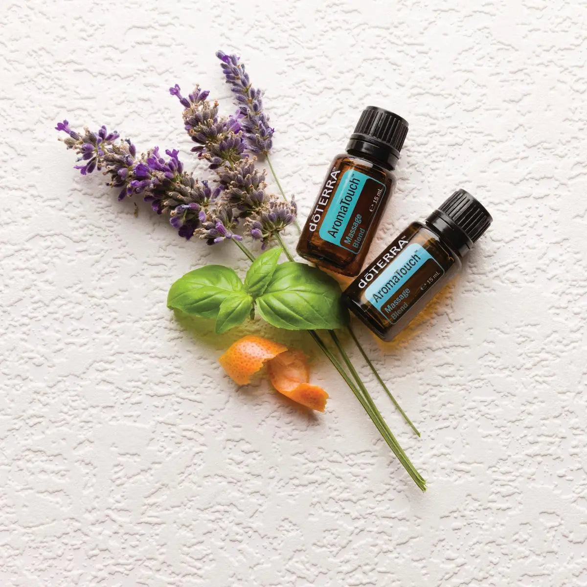 AromaTouch doTERRA 15ml dois frascos lavanda manjericão laranja superfície rugosa, massagem óleo essencial CPTG