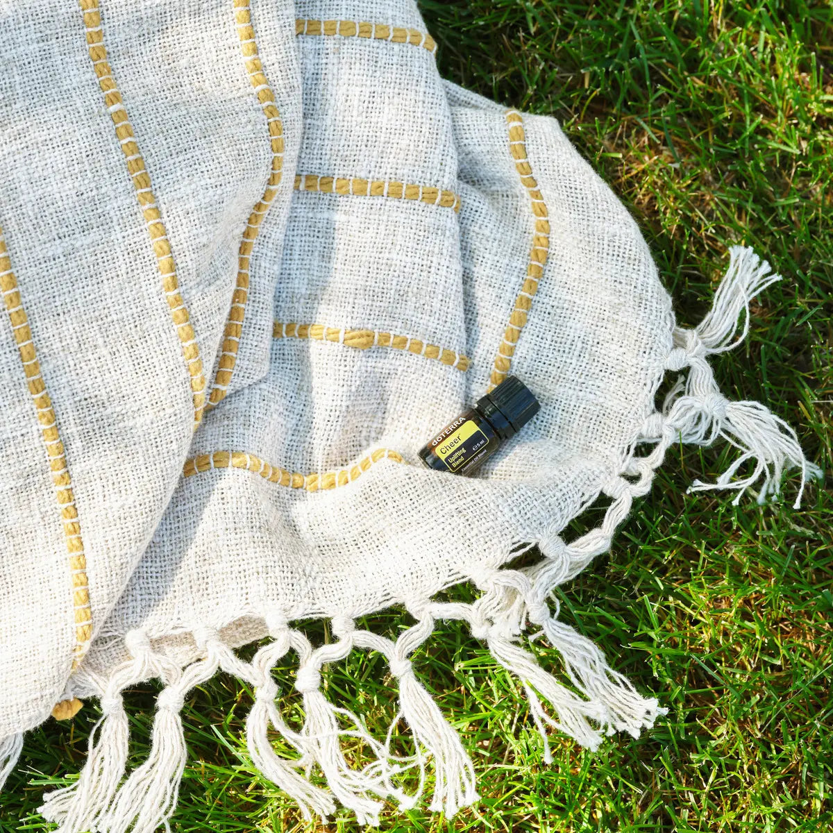 Cheer doTERRA 5ml frasco manta linho bege franjas dourados erva verde, bem-estar emocional
