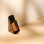MetaPWR Blend doTERRA 15ml frasco inclinado canto torrada sombras luz quente, óleo essencial vitalidade