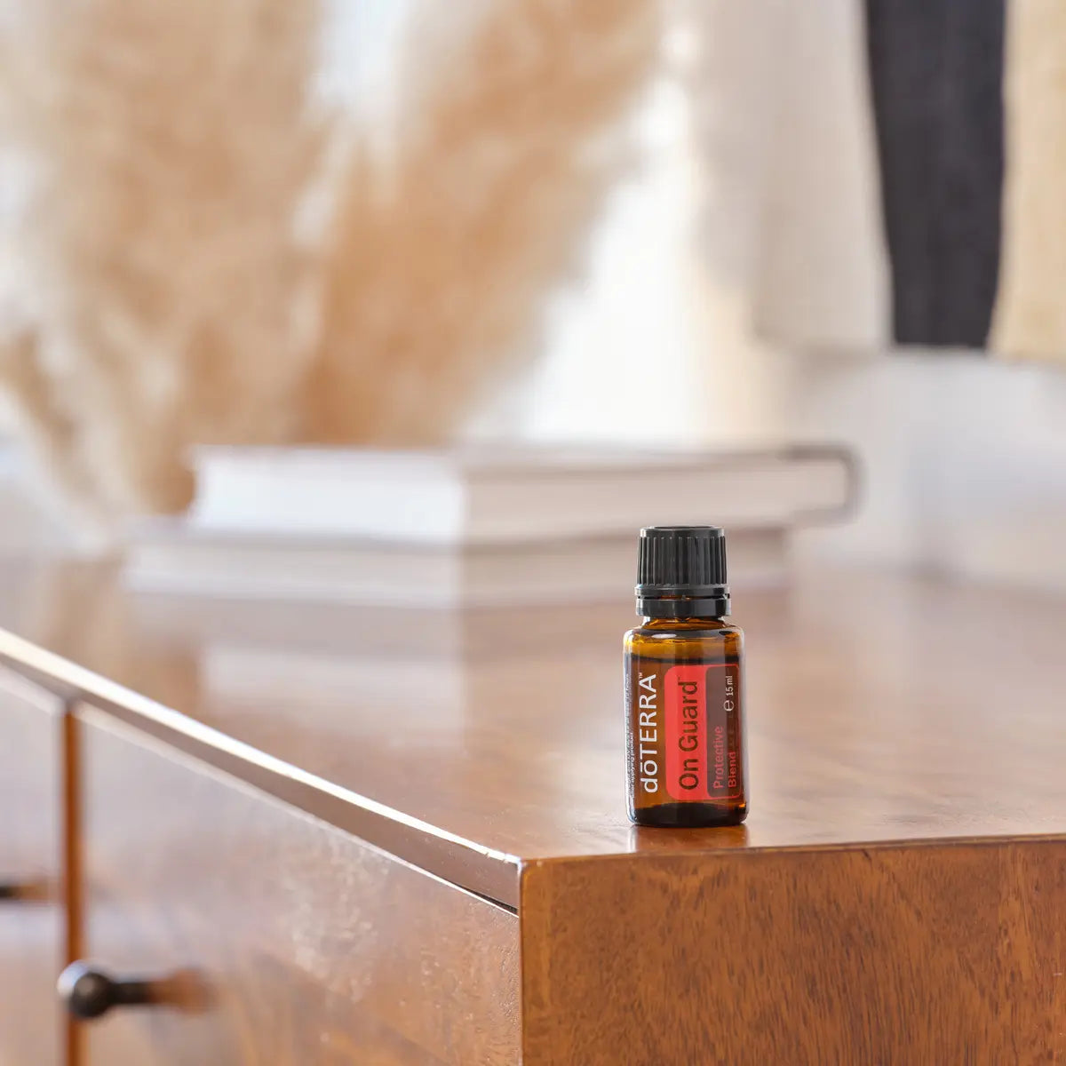 On Guard doTERRA 15ml cómoda madeira vintage almofadas plantas secas bokeh, proteção imunitária CPTG