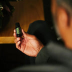 Óleo Essencial de Alecrim doTERRA 15ml homem cabelo cinzento interior — aromaterapia CPTG