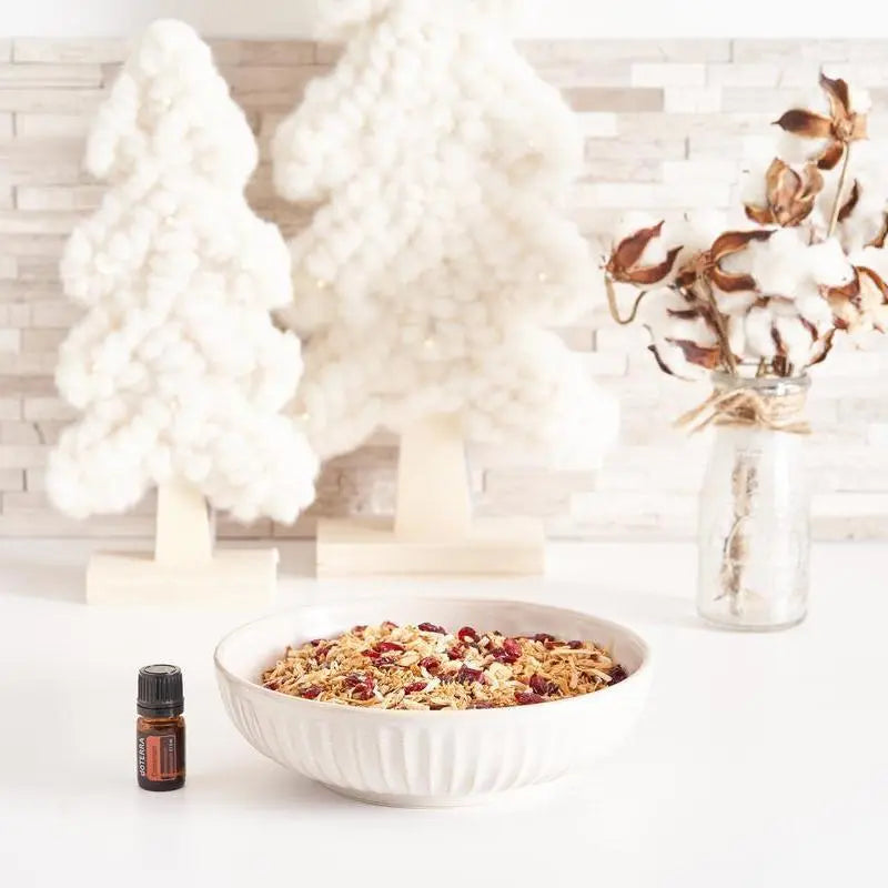 Óleo Essencial Canela doTERRA 5ml — tigela de granola e mirtilo com decoração de Natal, aromaterapia CPTG doTERRA