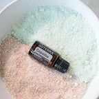 Óleo Essencial Copaíba doTERRA 15ml — tigela branca com sais de banho bicolor, aromaterapia bem-estar