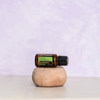 Óleo Essencial Eucalipto Limão doTERRA 15ml — pedra argila fundo lavanda minimalista, CPTG puro