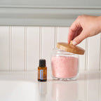 Óleo Essencial Hortelã-Pimenta doTERRA 15ml — com frasco de vidro, bambu e sais de banho, rotina de bem-estar