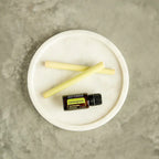 Óleo Essencial Lemongrass doTERRA 15ml — em prato de mármore com talos frescos de capim-limão, pureza CPTG
