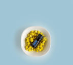 Óleo Essencial Blue Tansy doTERRA 5ml — tigela com flores secas de tanaceto em fundo azul céu, aromaterapia, óleo essencial puro CPTG