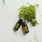 Óleo Essencial de Tomilho doTERRA 15ml — dois frascos com ramo de tomilho fresco em madeira vintage, aromaterapia, óleo essencial puro CPTG