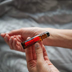 On Guard Touch doTERRA 10ml roll-on — estúdio com fundo claro, óleo essencial protetor puro CPTG