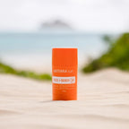 Stick Solar Mineral Rosto+Corpo doTERRA SPF30 50g — areia de praia com mar e ilha ao fundo, proteção solar CPTG