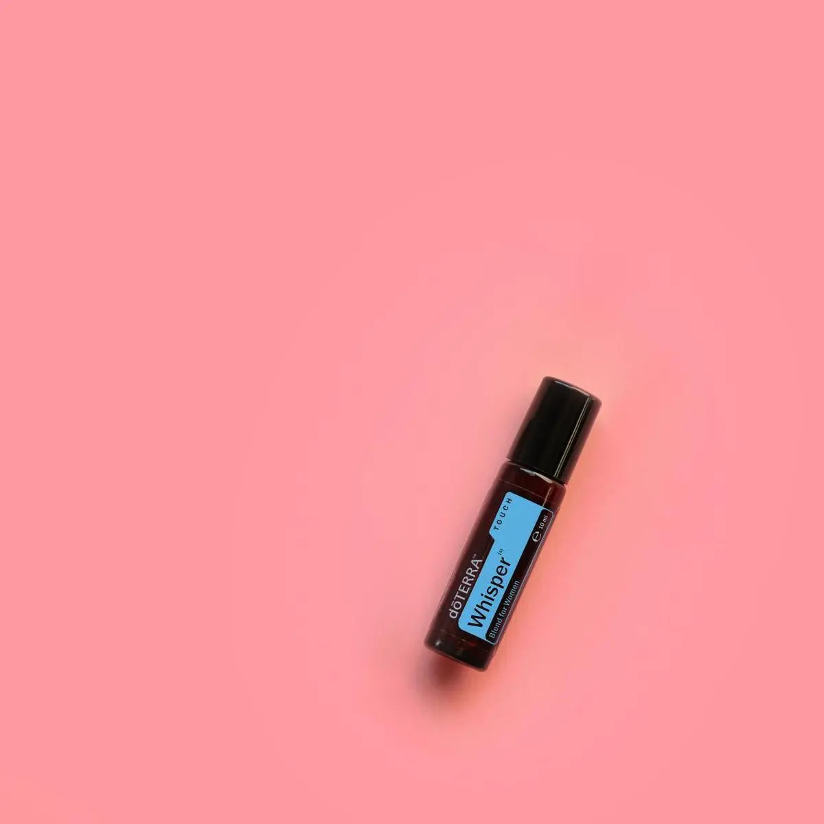 Whisper Touch doTERRA Roll-On 10ml — frasco inclinado fundo rosa minimalista, aromaterapia feminina doTERRA