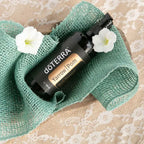 Sérum Yarrow Pom doTERRA 100ml — frasco dourado fundo claro, skincare natural, óleo essencial puro CPTG