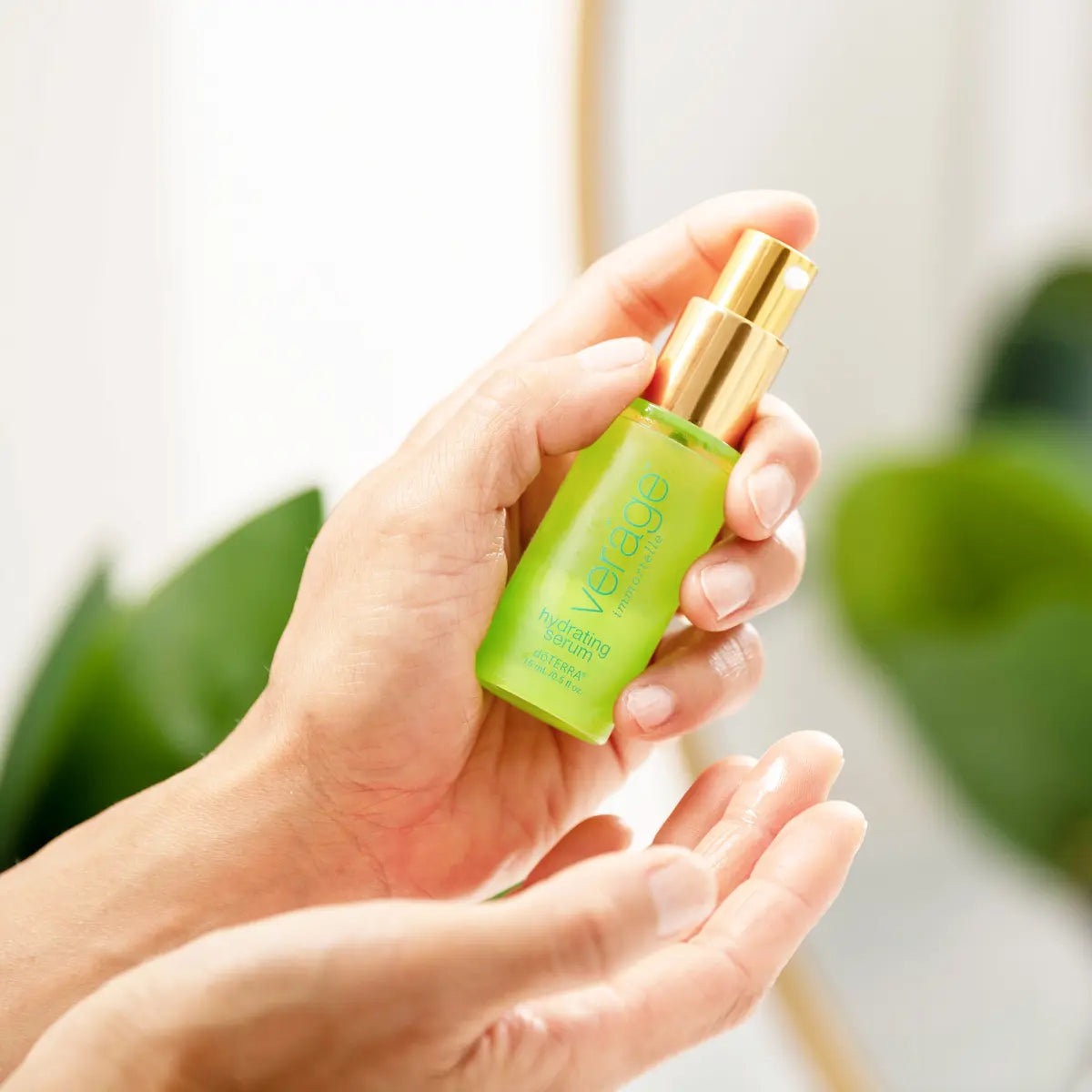 Soro Hidratante Veráge Immortelle doTERRA — frasco dourado fundo bege, skincare natural, óleo essencial puro CPTG