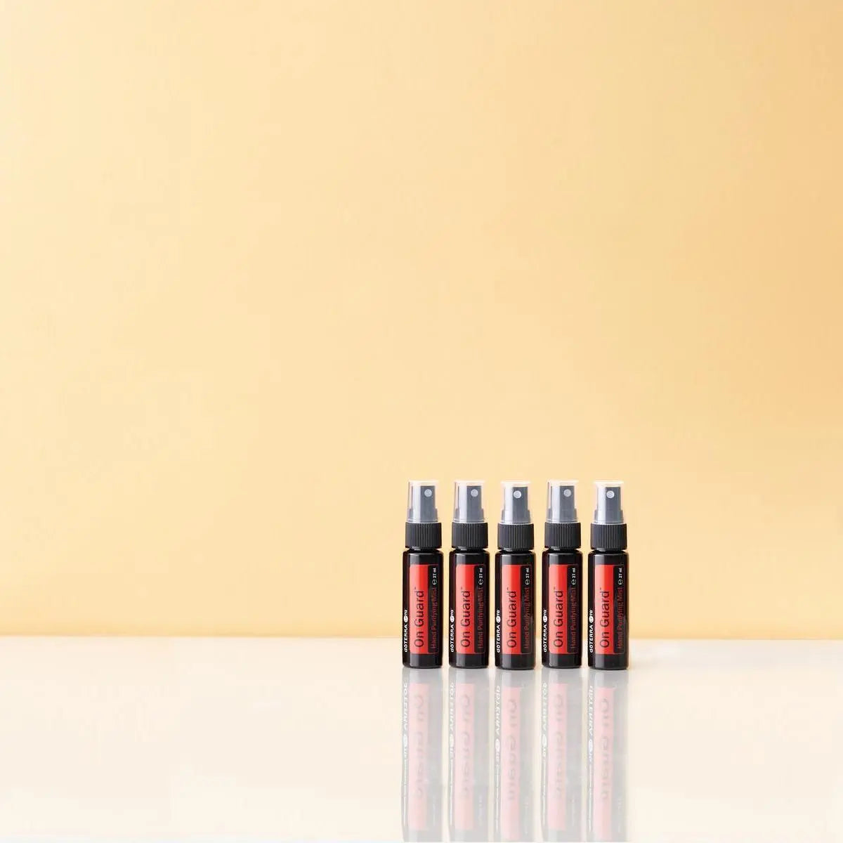 On Guard Spray Purificante doTERRA 27ml — cinco frascos em fila, fundo bege, proteção natural CPTG