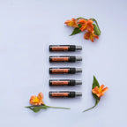 On Guard Spray Purificante doTERRA 27ml — pack de 5 em coluna com flores laranja, óleo essencial protetor CPTG