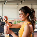 MetaPWR Advantage doTERRA — mulher no ginásio com garrafa laranja, suplemento metabolismo e energia puro natural