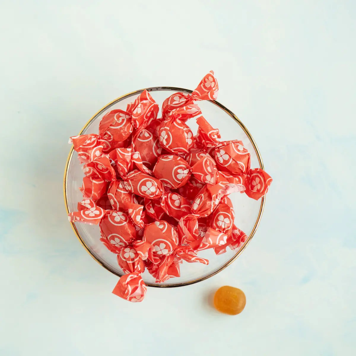 Micro-Esferas On Guard doTERRA — caramelos embrulhados vermelhos em tigela dourada, suplemento imunidade puro CPTG